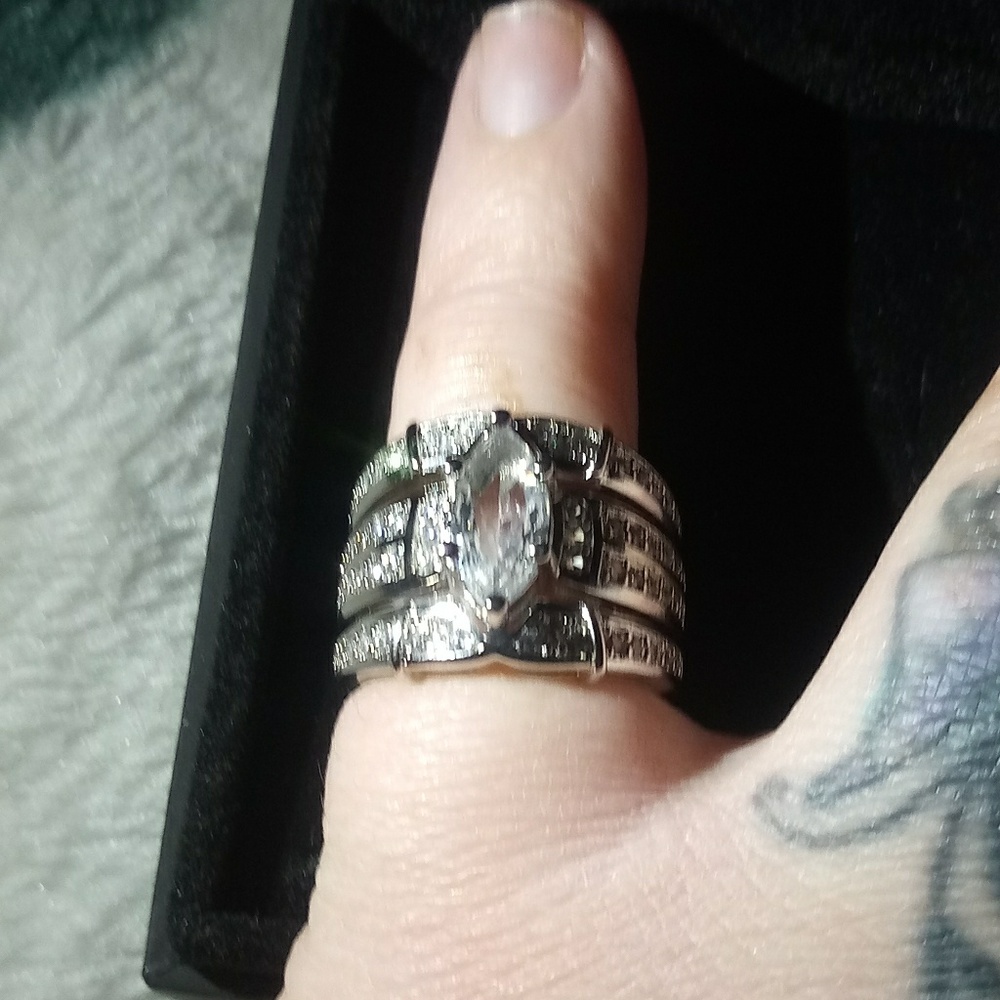 Beautiful 3 ring wedding set